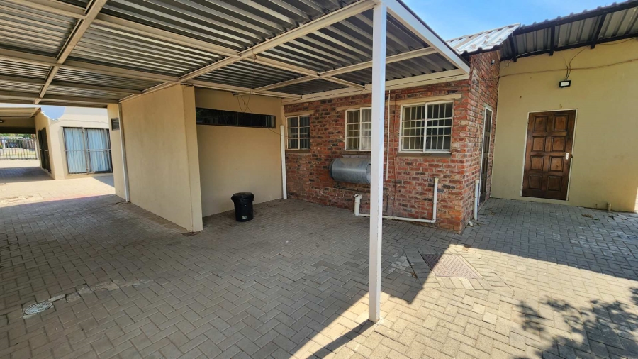 12 Bedroom Property for Sale in Brandwag Free State